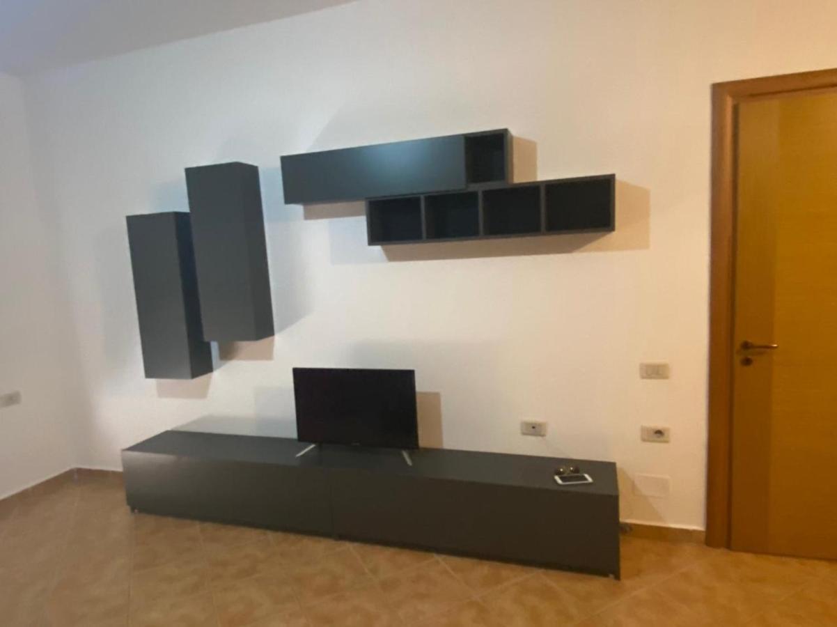 Ari'S Apartment Вльора Екстер'єр фото