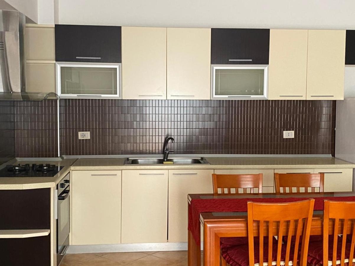 Ari'S Apartment Вльора Екстер'єр фото